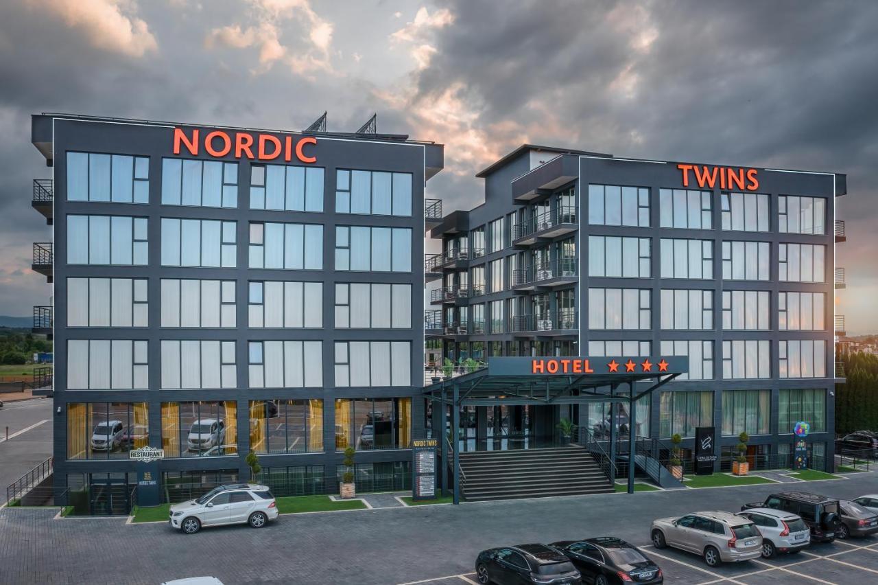 Hotel Nordic Twins & Wellness Рэдэуци Экстерьер фото